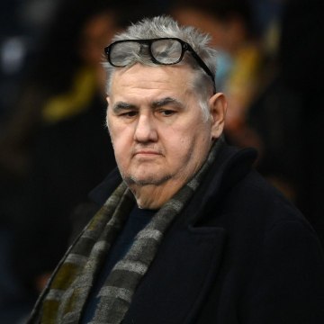 VOICI sicial : Pierre Ménès : une enquête ouverte pour agression sexuelle et harcèlement sexuel (1)