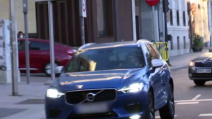 La infanta Elena, la gran confidente de su hermana, sonríe al ser preguntada por las fotos de Iñaki Urdangarin con Ainhoa