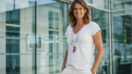 VOICI - PHOTOS Amélie Mauresmo fait fondre la Toile avec des clichés de ses enfants au ski
