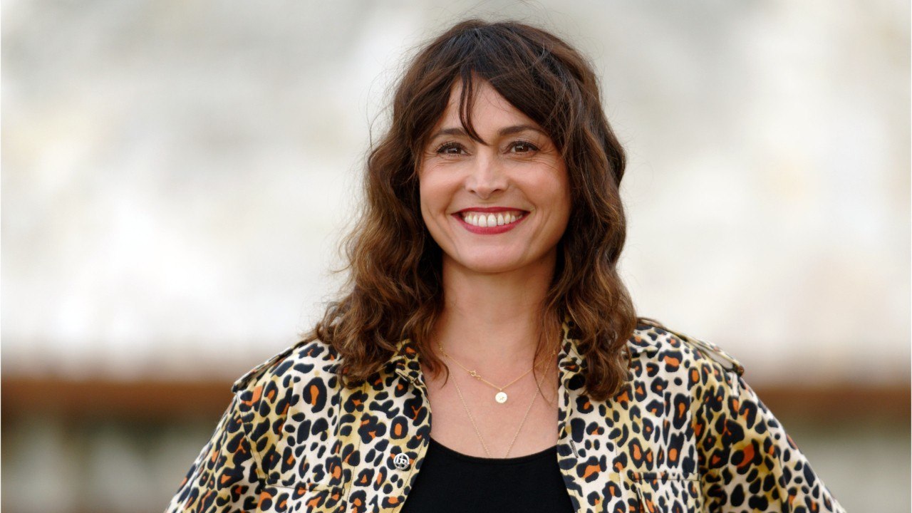 VOICI : Meurtre à Blois : qui est Anne Charrier, l'interprète d'Alice Deschamps ?