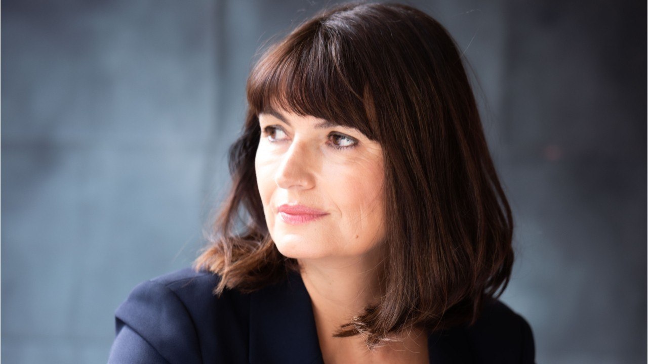 VOICI - Claude Lelouch : qui est sa compagne, Valérie Perrin ?