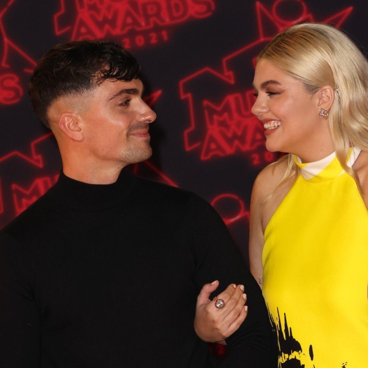 VOICI : SOCIAL « Il s'occupe presque plus de notre fille que moi " : les rares confidences de Louane sur sa vie de famille avec Florian Rossi