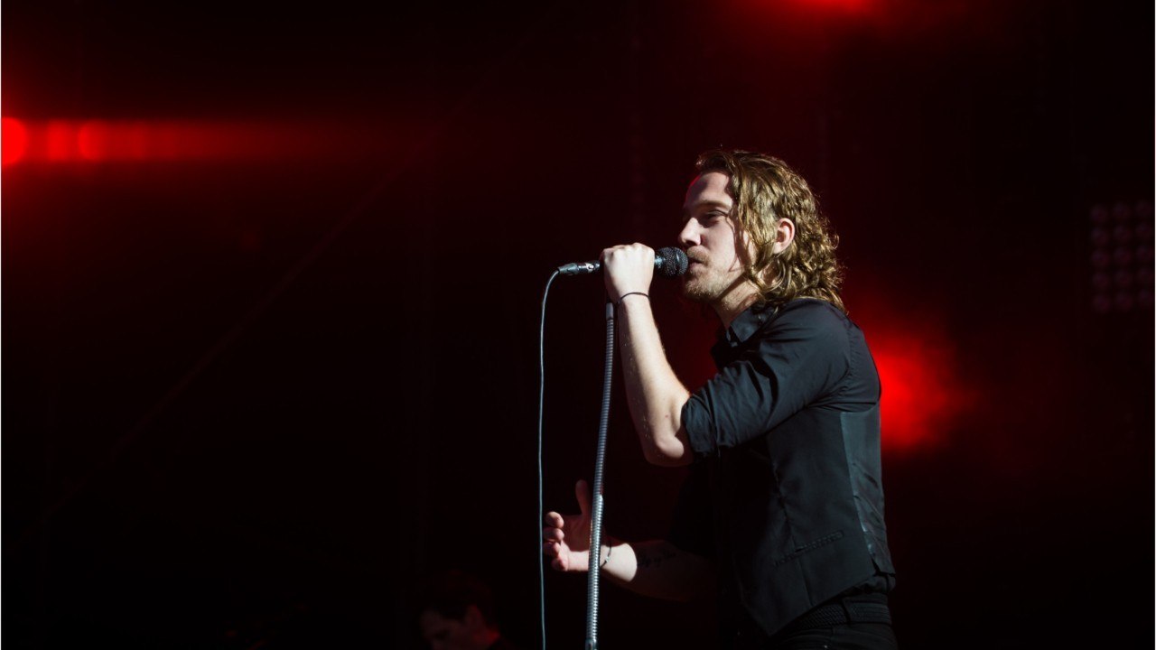 VOICI : Julien Doré jeune papa : il partage un cliché qui fait fondre les internautes