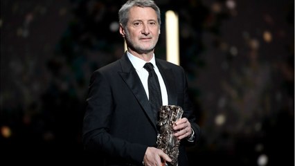 VOICI - « C’est dangereux " : Antoine de Caunes revient sur ce canular qui a mal tourné