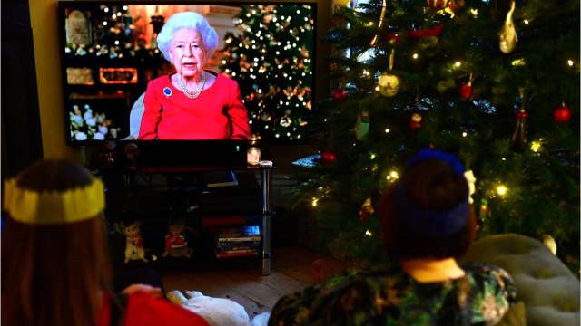 VOICI - Elizabeth II fatiguée ? La reine ne s’est pas rendue à la messe de Noël