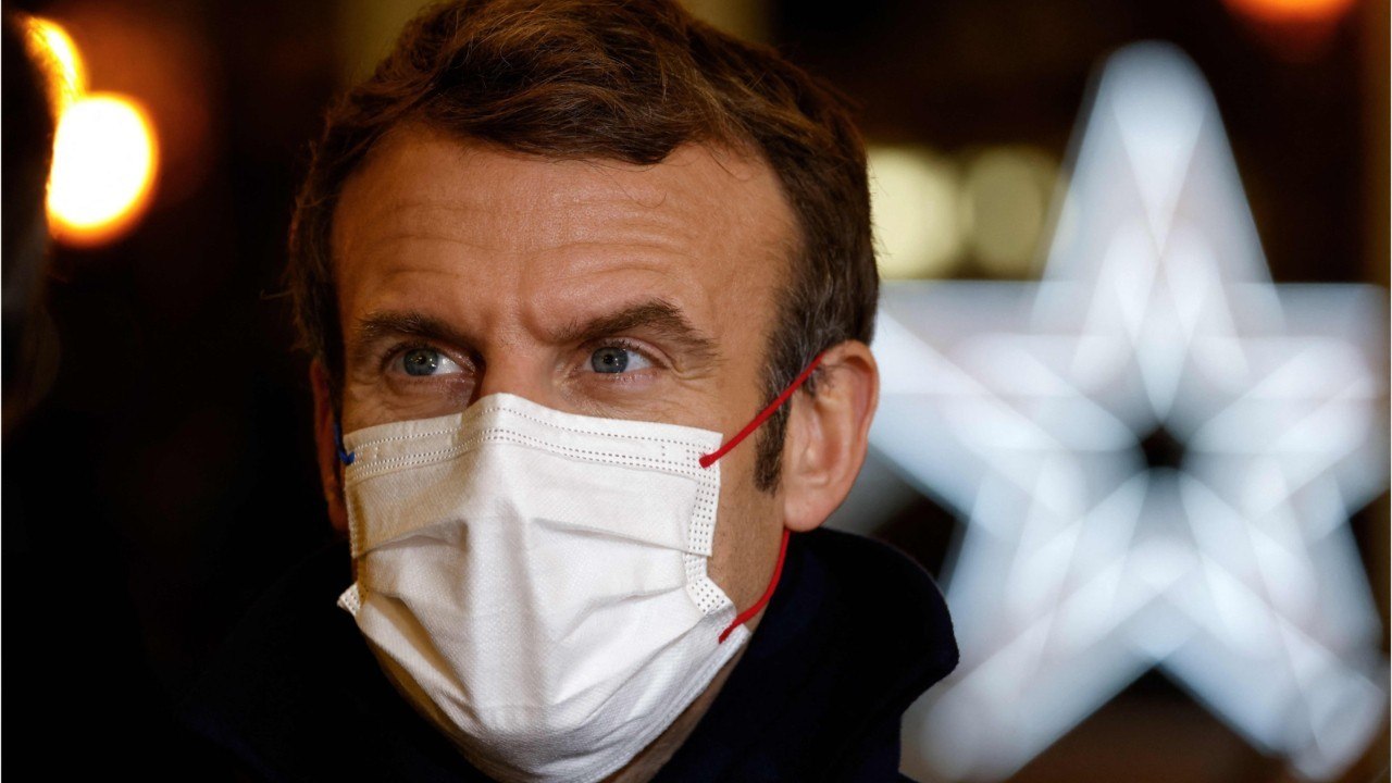 VOICI : Emmanuel Macron présente ses voeux pour les fêtes de fin d'années sur Twitter et TikTok