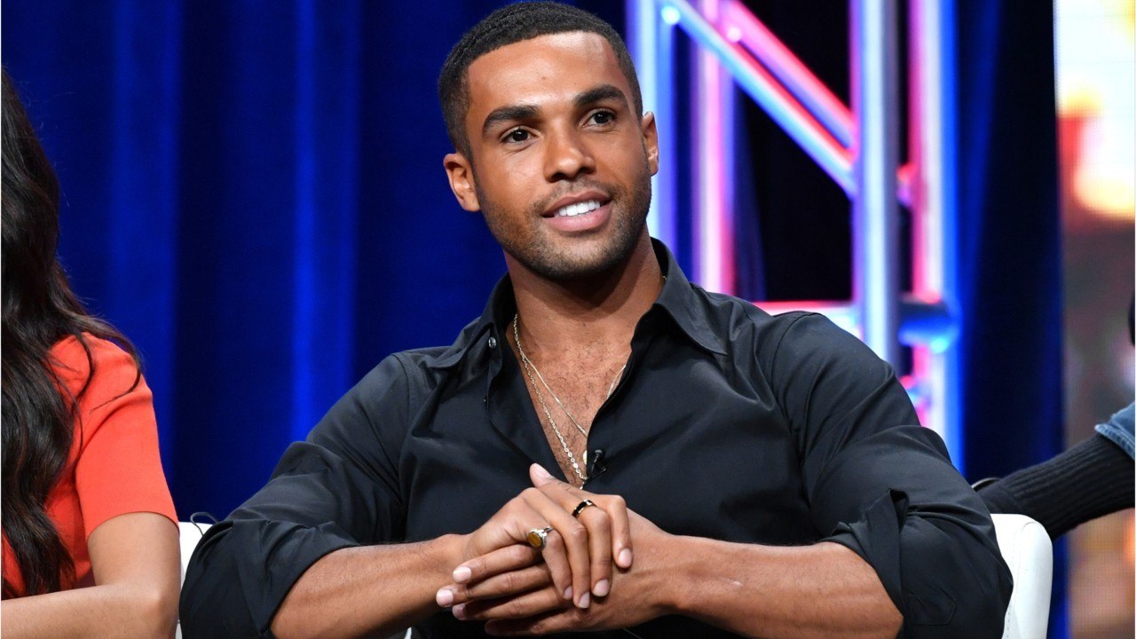 VOICI : Emily in Paris saison 2 : qui est Lucien Laviscount, le nouveau beau gosse de la série de Netflix ?