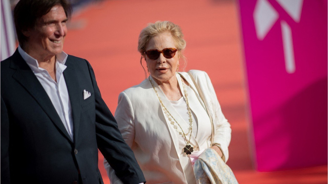 VOICI : Sylvie Vartan et sa fille souhaitent un joyeux anniversaire au “boss” Tony Scotti