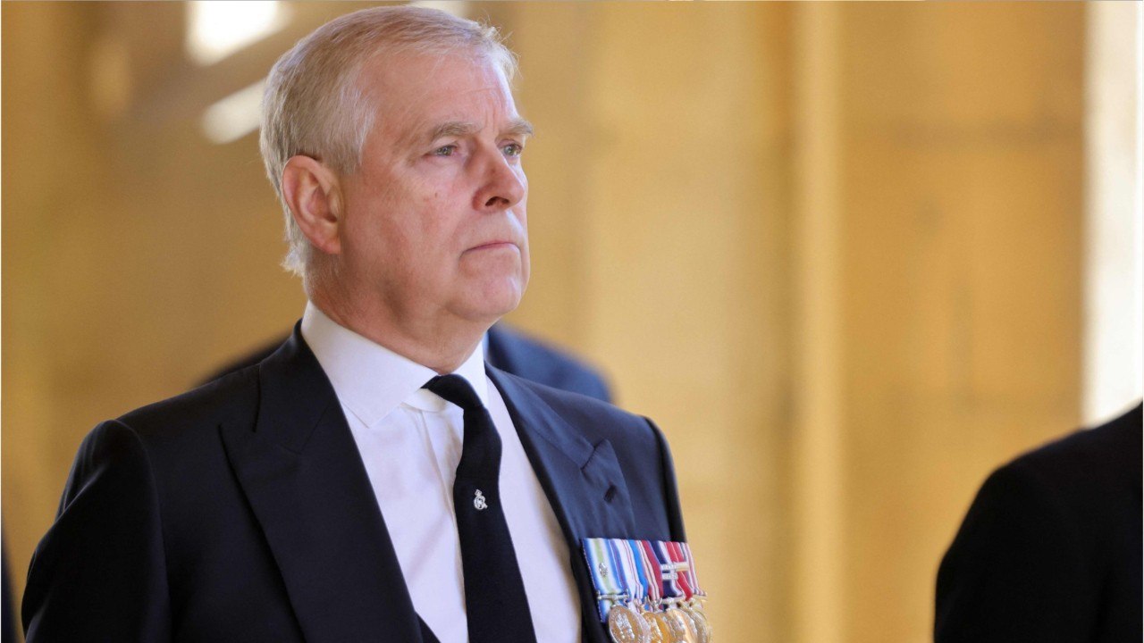 VOICI :  Prince Andrew : accusé d'agression sexuelle, il aurait caché des détails de l'affaire à la reine Elizabeth