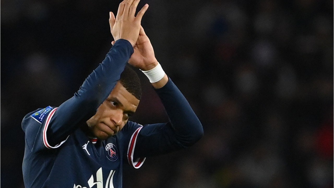 Voici - "On ne lui donnait que 200 euros d'argent de poche" : le stratagème des parents de Kylian Mbappé pour lui cacher les sommes astronomiques qu'il gagnait