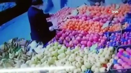 Elma seçerken telefonu çalındı; "Doğal bir şey artık Esenyurt'ta bunlar"