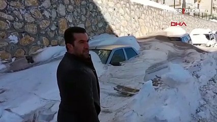 Malatya'da buzlanan yolda 10 araç birbirine girdi! O anlar kamerada