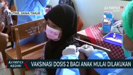 Télécharger la video: Vaksinasi Dosis Kedua Untuk Anak Usia 6-11 Tahun di Kota Blitar