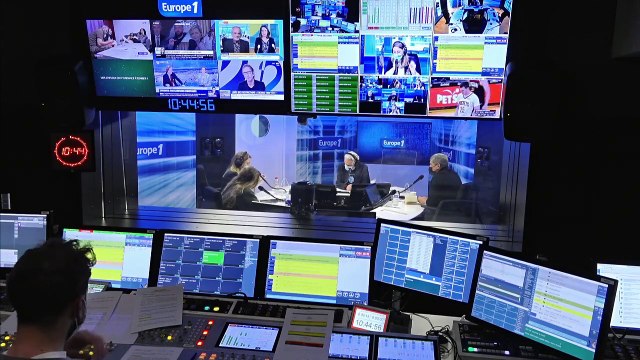 Muriel Robin reprend ses sketchs cultes. Et Pof ! : un seul en scène mais à plusieurs !