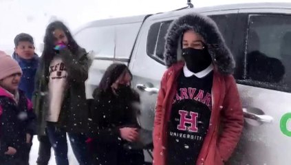 Öğrenciler karda mahsur kaldı, yardıma Batman Orman İşletme ekipleri yetişti
