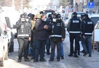 SAHTE PARA TRANSFERİYLE ARAÇ SAHİPLERİNİ 1 MİLYON 500 BİN LİRA DOLANDIRMIŞLAR