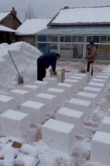 Construire une maison de neige à partir de briques de neige