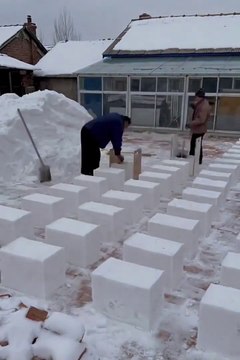 Construire une maison de neige à partir de briques de neige