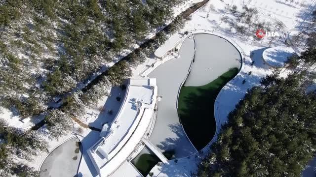 Gaziantep'te göletler buz tuttu...Buz tutan havuzda çay içti