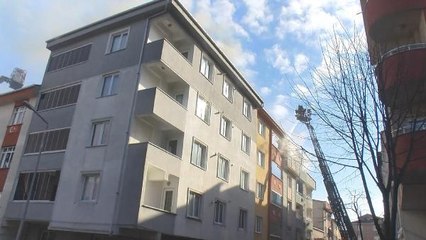 ESENYURT'TA EVİNİN YANIŞINI İZLEYEN KADIN FENALAŞIP BAYILDI