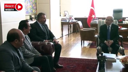 Télécharger la video: Kılıçdaroğlu, CHP’ye katılan Ertuş’a rozet taktı