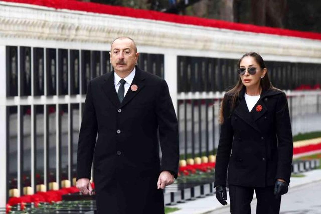 Azerbaycan'da 20 Ocak katliamının kurbanları anıldı"Kanlı Ocak" katliamın 32. yıl dönümü