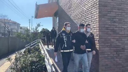 YALOVA'DA 'DUR' İHTARINDAN KAÇARKEN YOLA UYUŞTURUCU ATAN 2 ŞÜPHELİ YAKALANDI