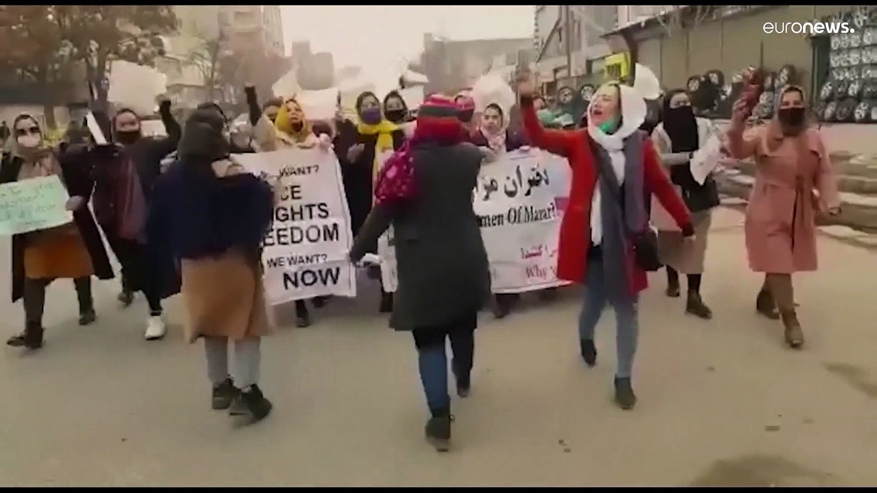Los talibanes arrestan a una activista defensora de los derechos de la mujer