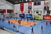 Badminton Bölge Gençler Grup Müsabakaları başladı