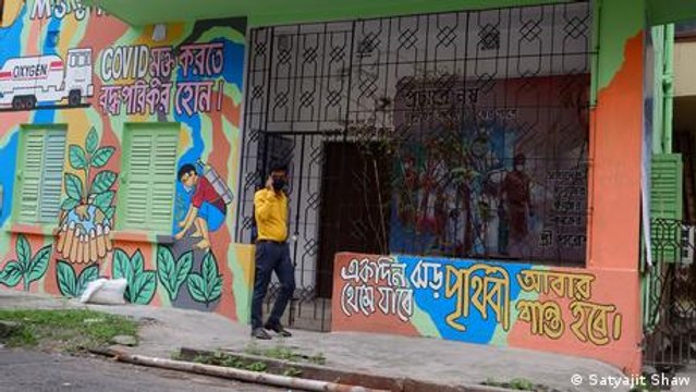 Businesses hit as omicron wave nears peak in India