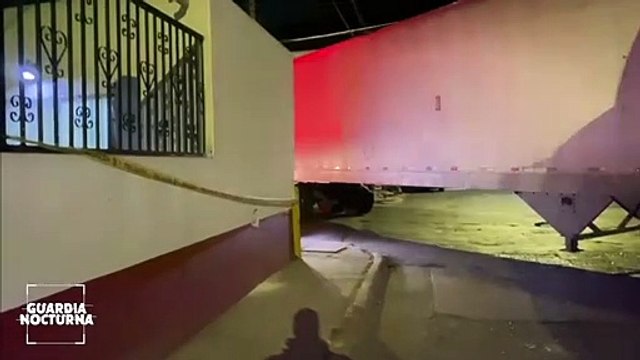 El chofer de un tráiler causó importantes daños a un domicilio en la colonia La Guadalupana