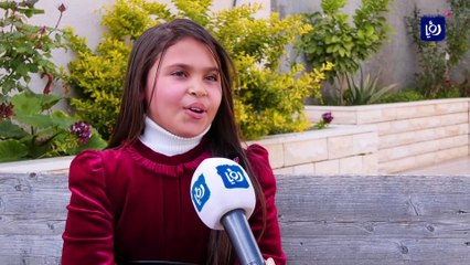 عبير ملحم طفلة فلسطينية تحفظ الاغاني الشعبية وتؤديها على طريقة الجدات