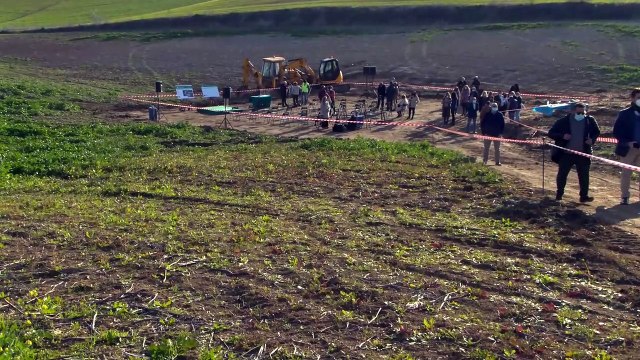 Juanma Moreno coloca la primera piedra de la planta de compostaje de Villamartín (Cádiz)