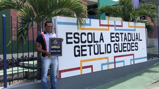 SUPERAÇÃO E EDUCAÇÃO DE QUALIDADE NA ESCOLA GETÚLIO GUEDES EM PEDRAS DE FOGO