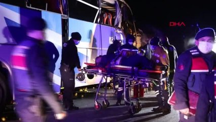 Son dakika haber... Yolcu otobüsü TIR'a çarptı; 1 ölü, 21 yaralı