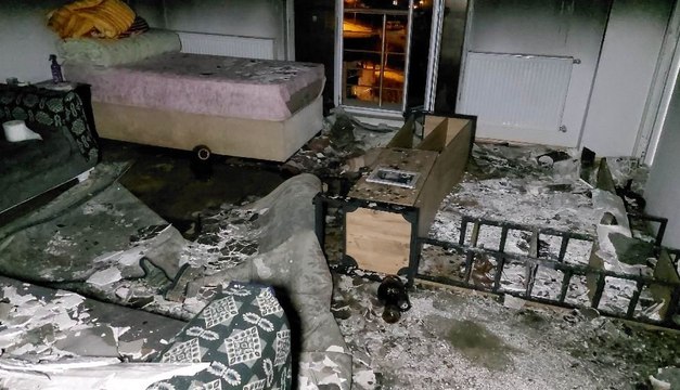 Adam bıçaklayıp kaçtı, evini ateşe vererek yaktı