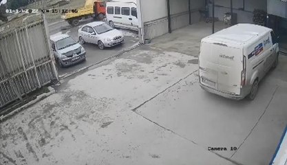 Son dakika haberleri | SULTANBEYLİ'DE KAMYONETİN EZDİĞİ KÖPEK ÖLDÜ