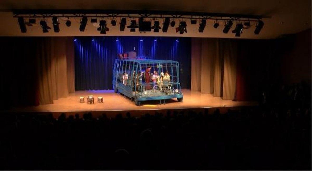 'MAVİ KUŞ' ÖZEL GÖSTERİMLE BİR KEZ DAHA SEYİRCİYLE BULUŞTU