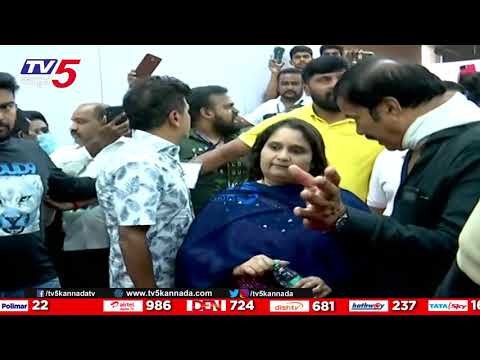 ಗೀತಕ್ಕ ಶಿವಣ್ಣ ಕುದ್ದು ಅಭಿಮಾನಿಗಳ ಸೇವೆ..! | Shivarajkumar | Puneeth Rajkumar | Tv5 Kannada