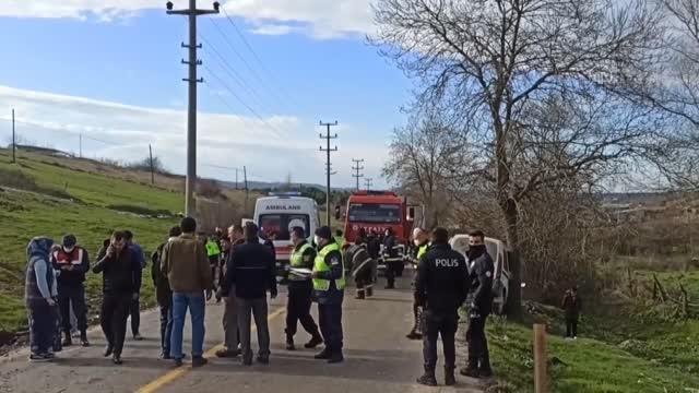 Son dakika haberi: Kamyonla hafif ticari aracın çarpıştığı kazada 3 kişi yaralandı