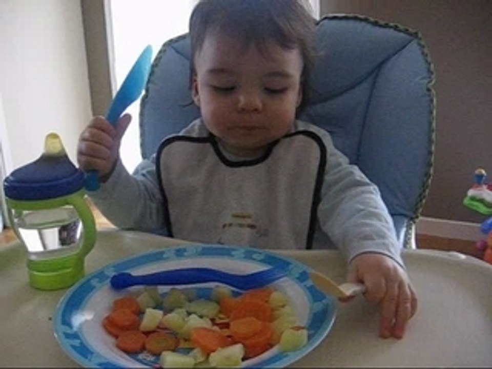 Je mange avec une fourchette