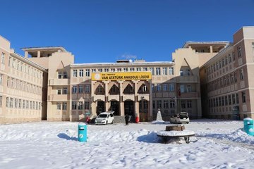 VAN'DA, ÖĞRENCİLER KARNE HEYECANI YAŞAYAMADI
