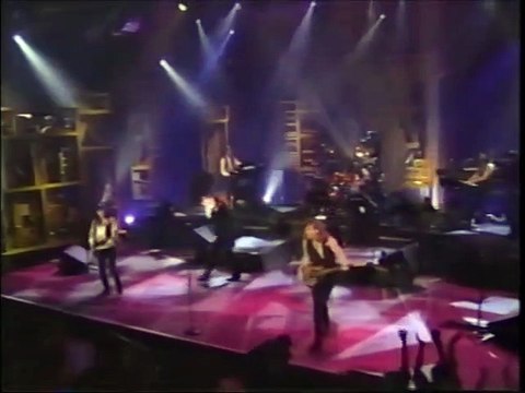 Meat Loaf chante I'd Do Anything for Love (But I Won't Do That)