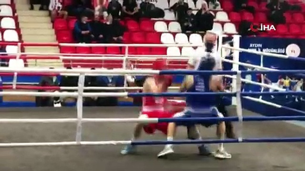 Eşi benzeri görülmemiş boks maçı! Aynı anda nakavt oldular