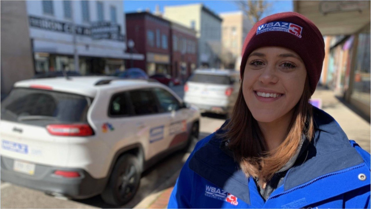 VOICI : "Toute ma vie vient de défiler devant moi" : une journaliste fauchée par une voiture en plein direct