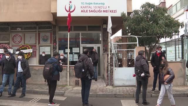 İSTANBUL - Sağlık çalışanları İstanbul'da öldürülen Ömür Hemşire için bir araya geldi