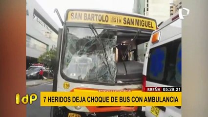 Bus choca contra ambulancia y deja 7 heridos cerca de la avenida Brasil
