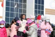 Belediye Başkanından öğrencilere karne hediyesi 'kar' sürprizi oldu
