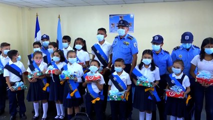 Entregan paquetes escolares a hijos de Policías en Matagalpa