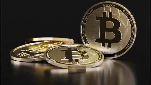 Le Bitcoin plonge, affecté par les résultats des géants de la tech et la politique de la Fed